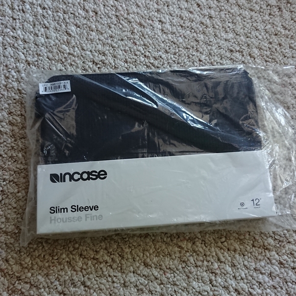 Incase Slim Sleeve for MacBook 12 - Brand New - Picture 1 of 8